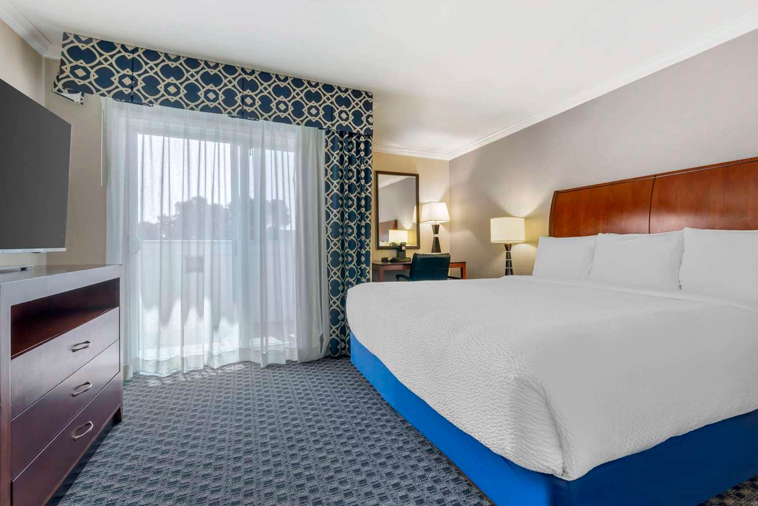 Best Western Plus Marina Shores Hotel