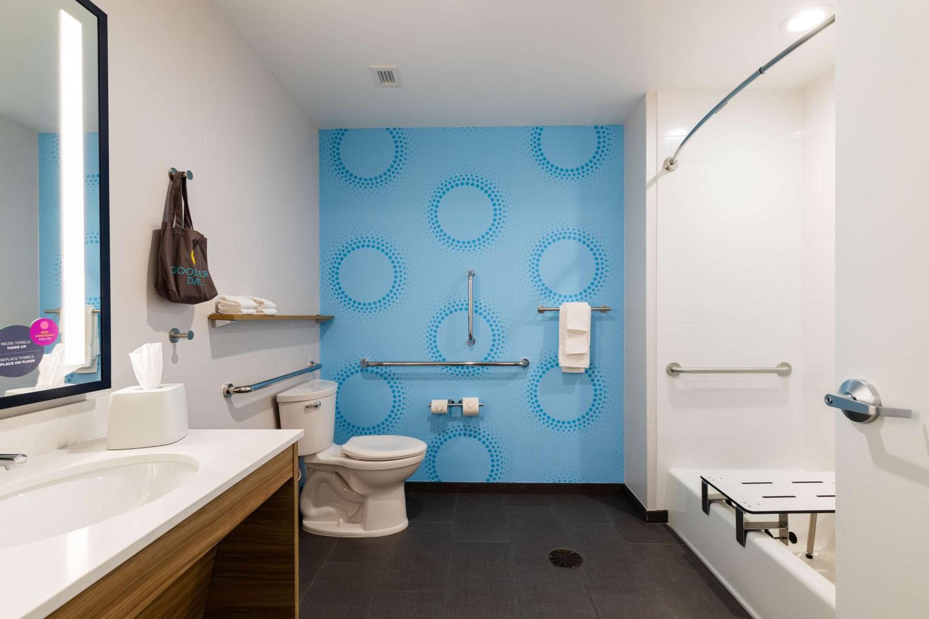 Tru by Hilton Eugene