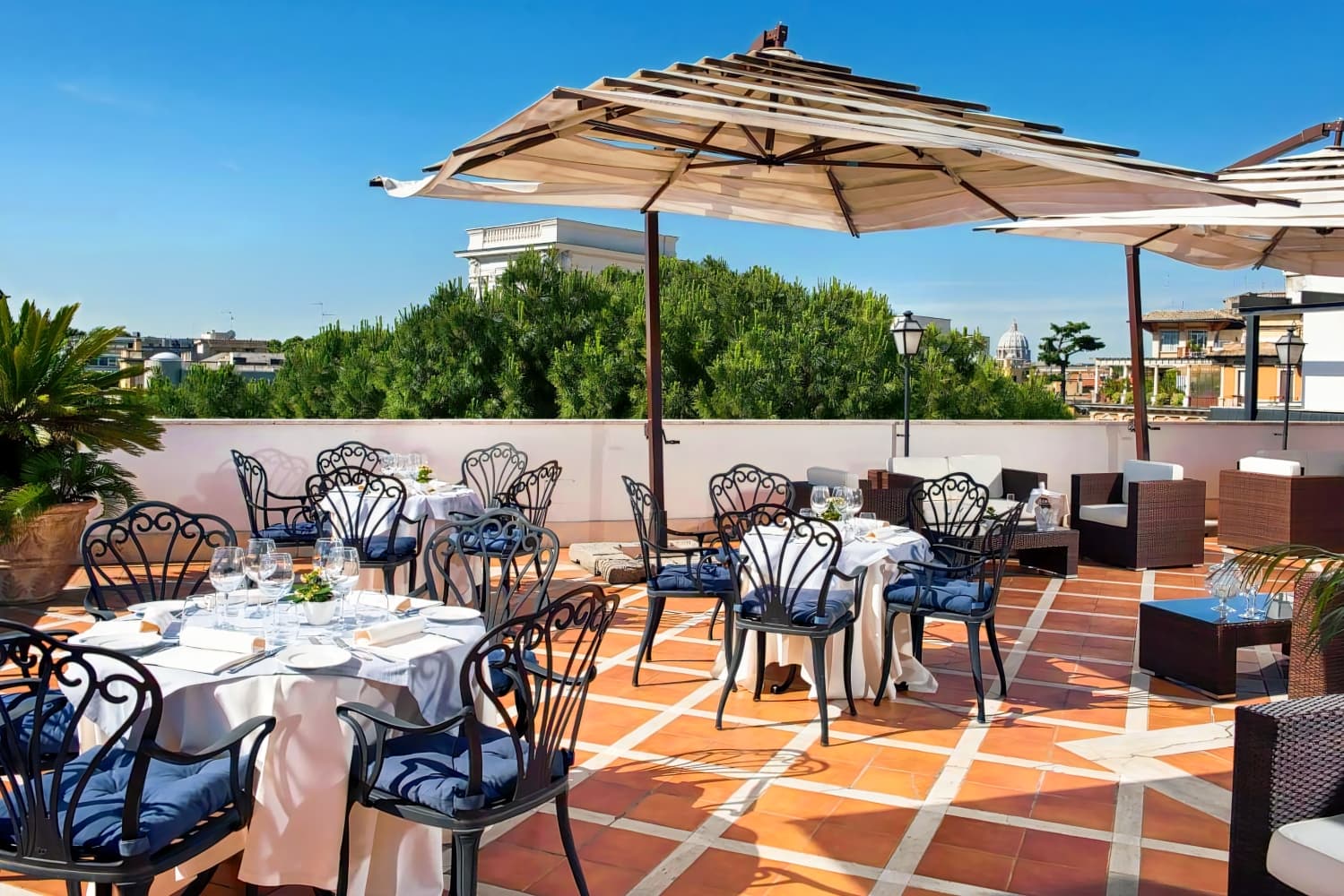 Hotel Donna Laura Palace
