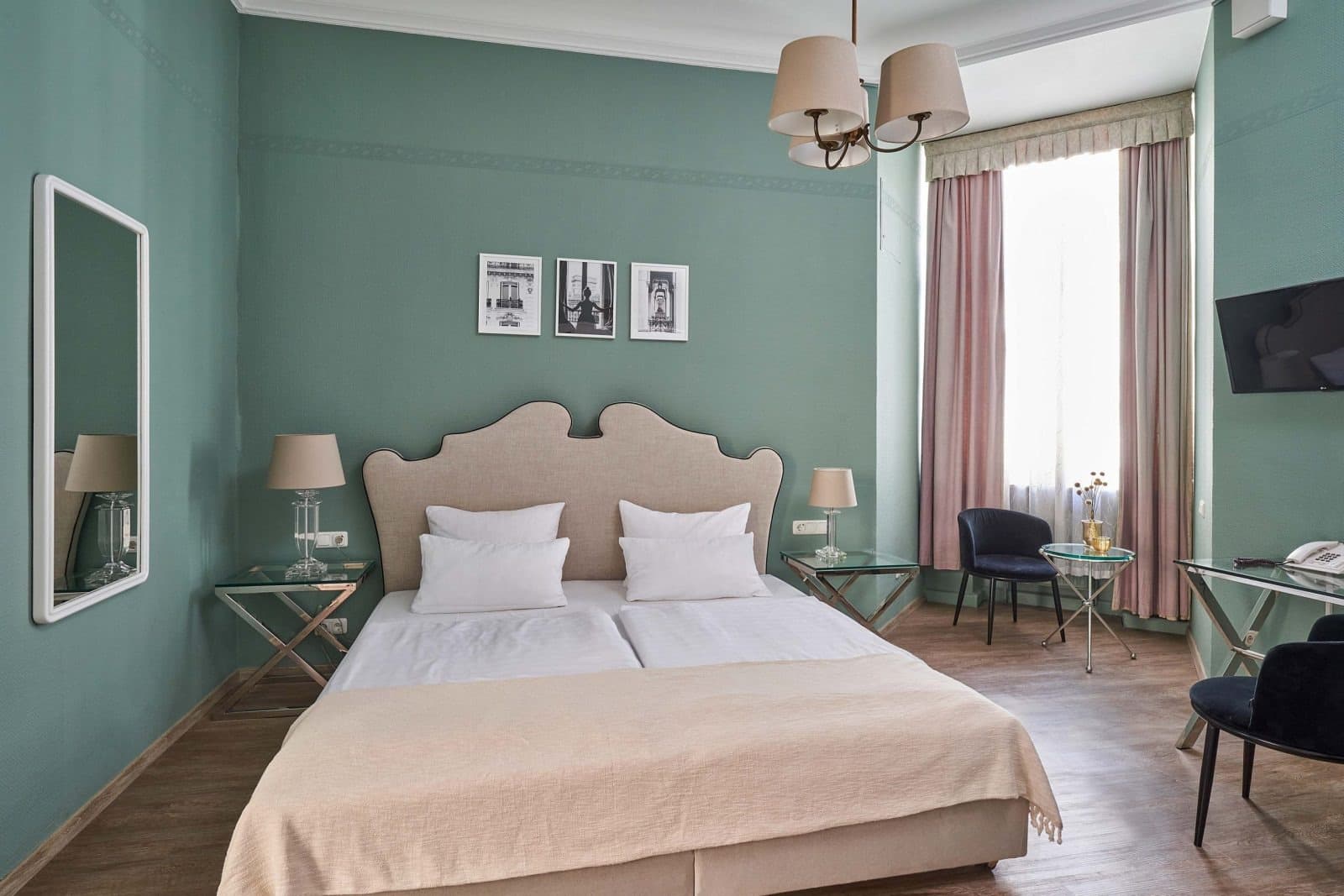 Hotel Monopol - Central Station