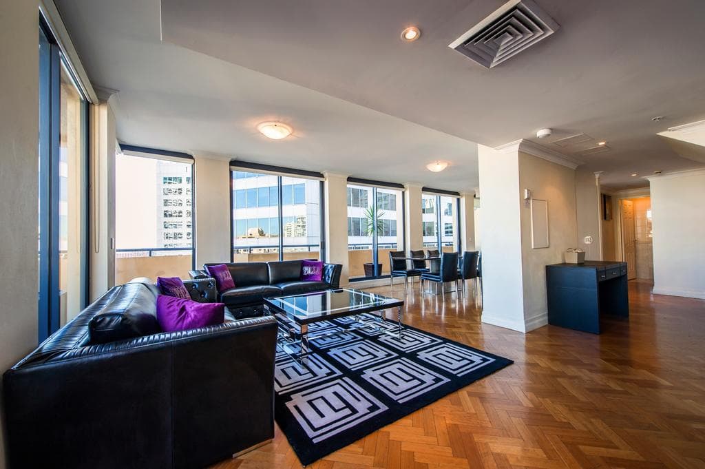 Seasons Harbour Plaza