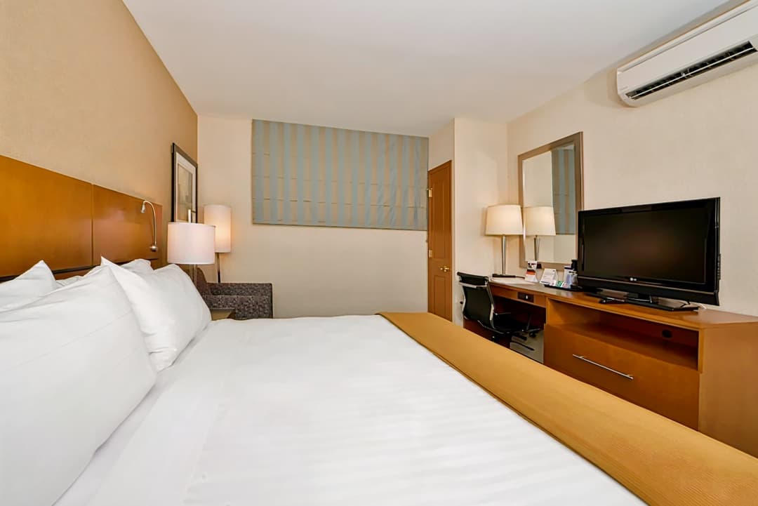 Holiday Inn Express New York JFK Airport Area