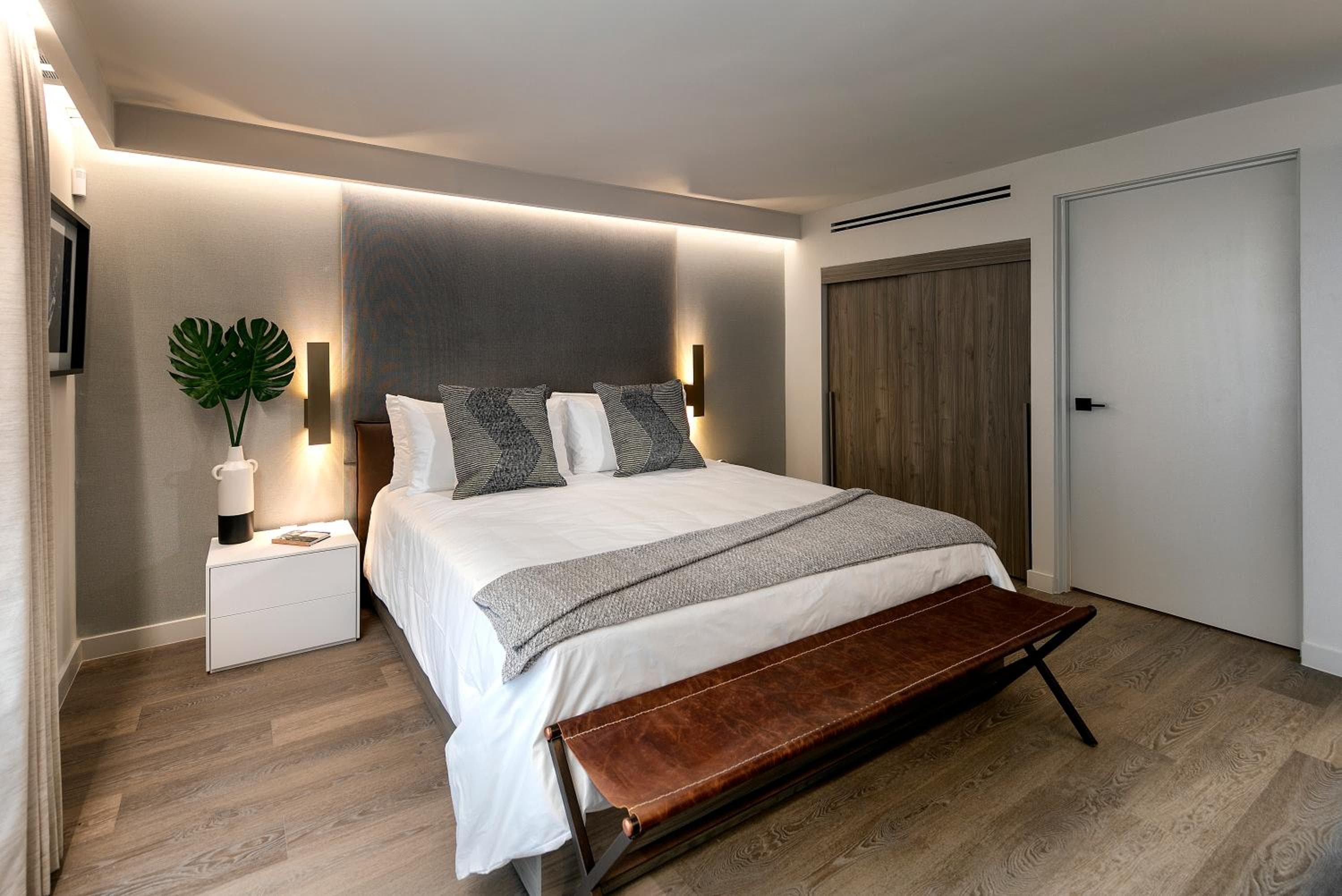 La Jolla Cove Hotel & Suites