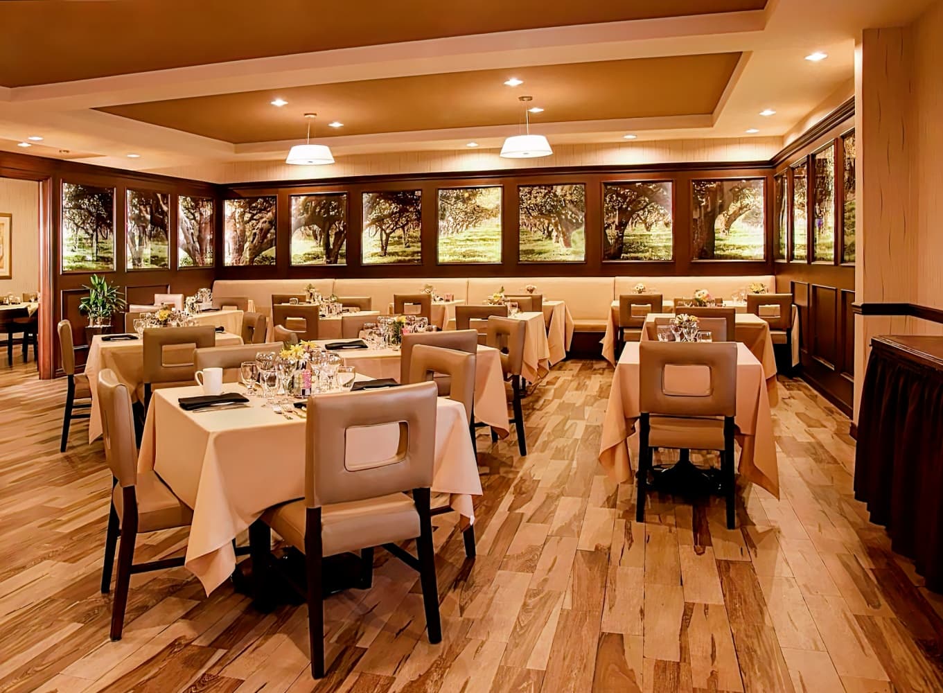 DoubleTree by Hilton Hotel Claremont