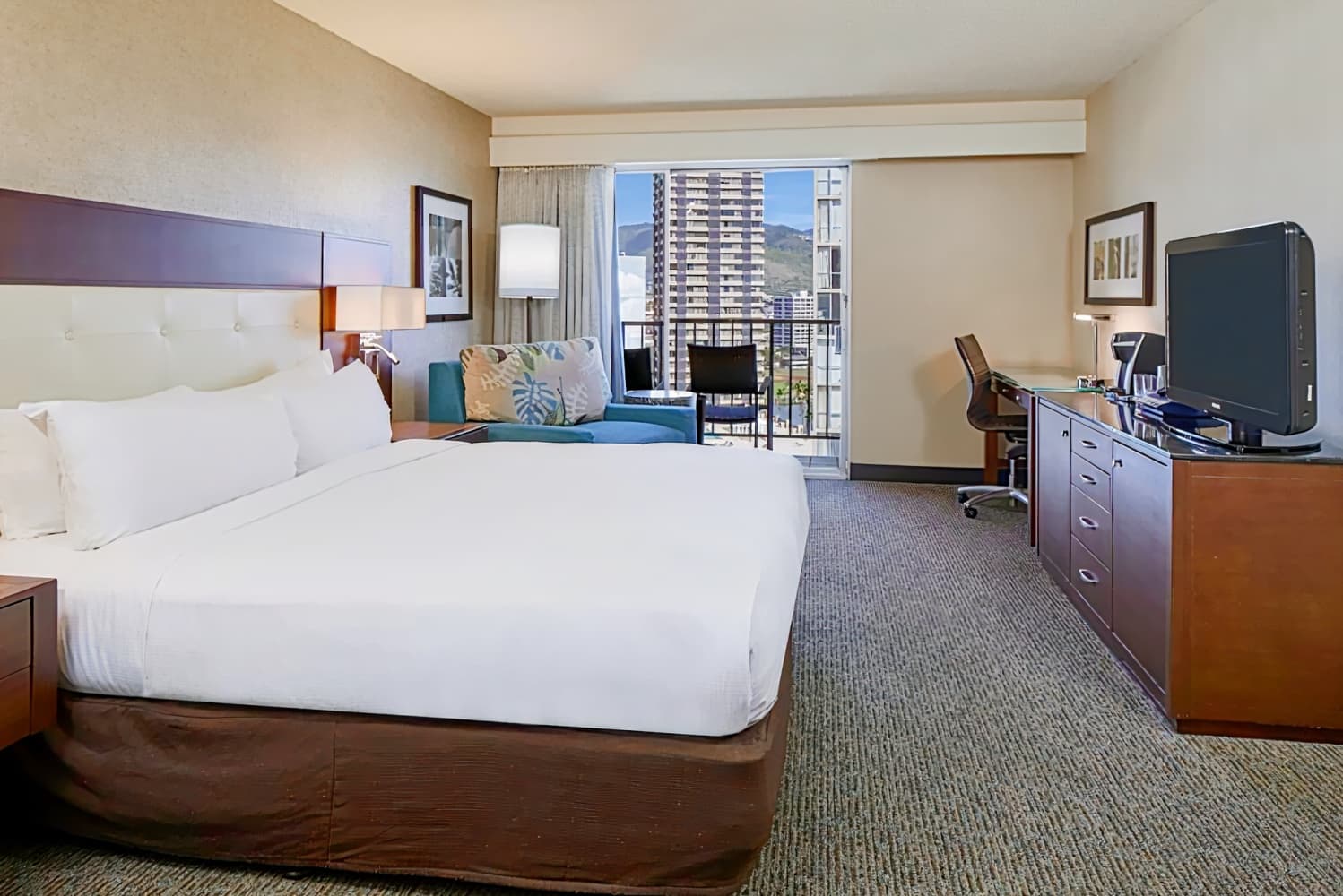 DoubleTree by Hilton Alana - Waikiki Beach