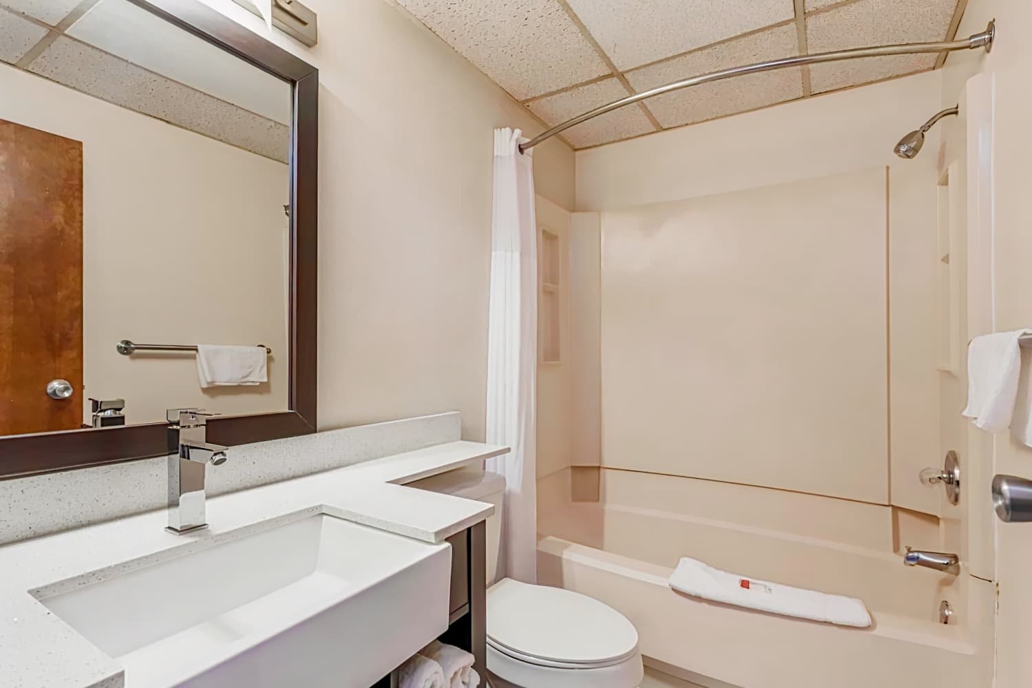 Days Inn & Suites by Wyndham Lancaster Amish Country