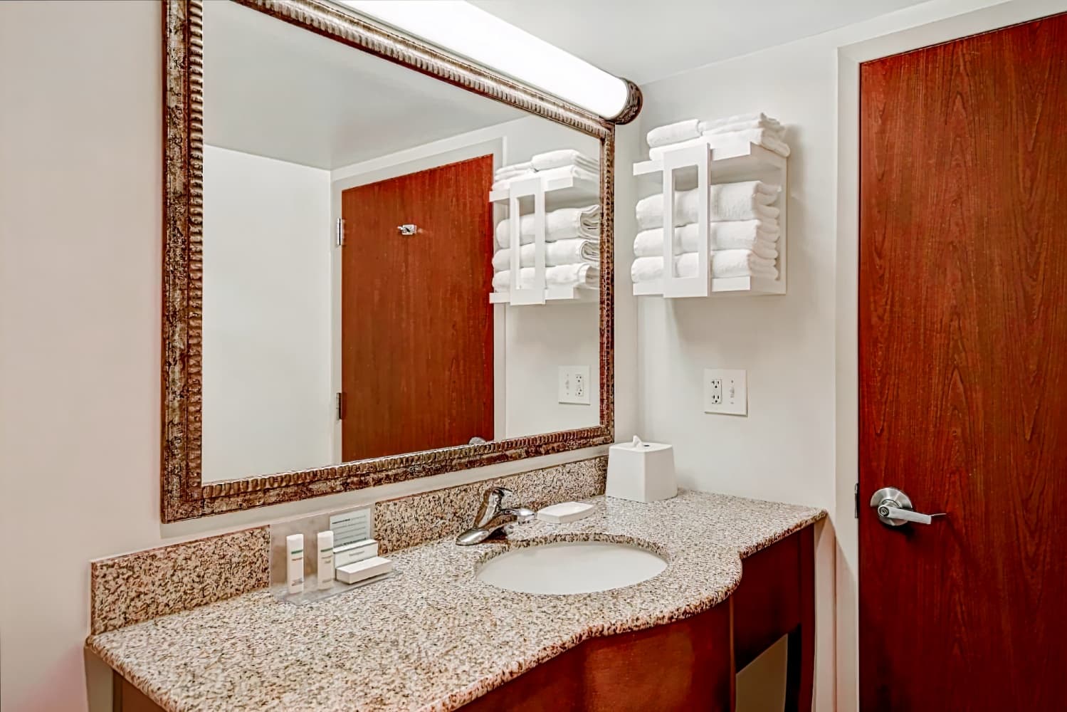 Hampton Inn & Suites Alexandria Old Town Area South