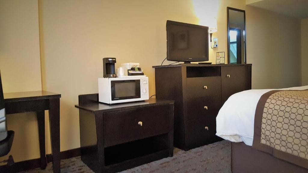 Baymont by Wyndham Belleville Airport Area Free Airport Shuttle