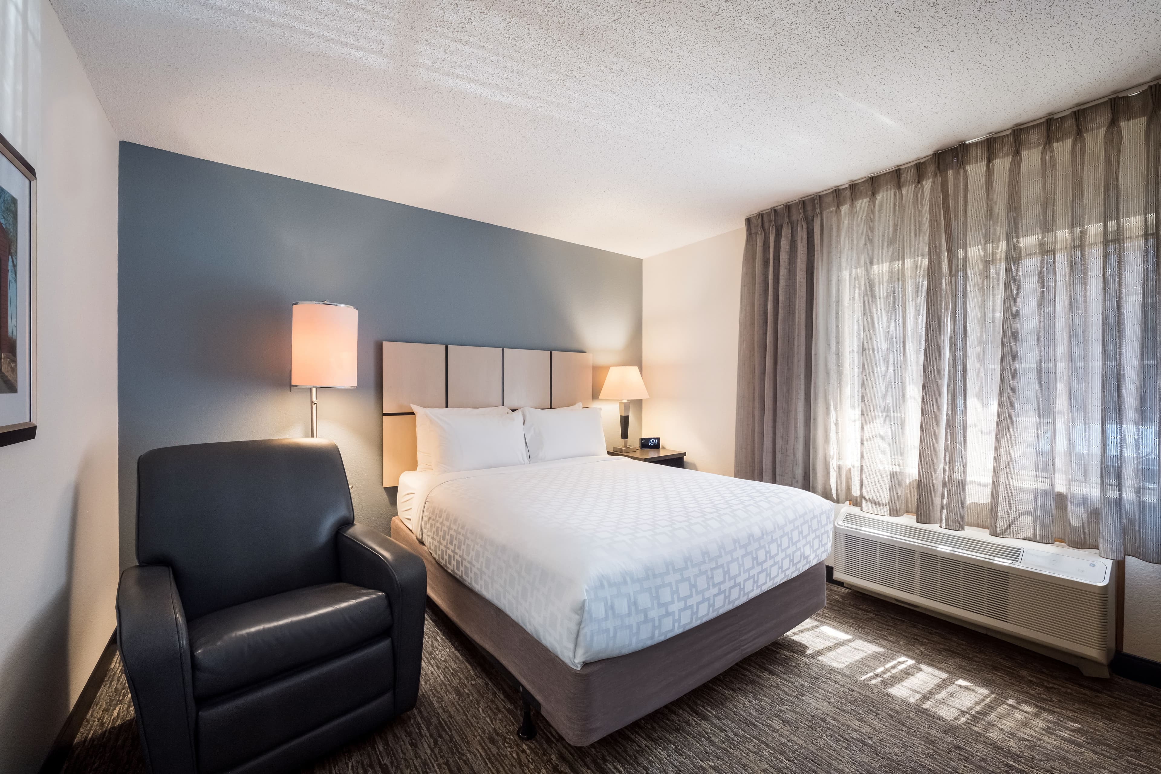 Sonesta Simply Suites Detroit Warren