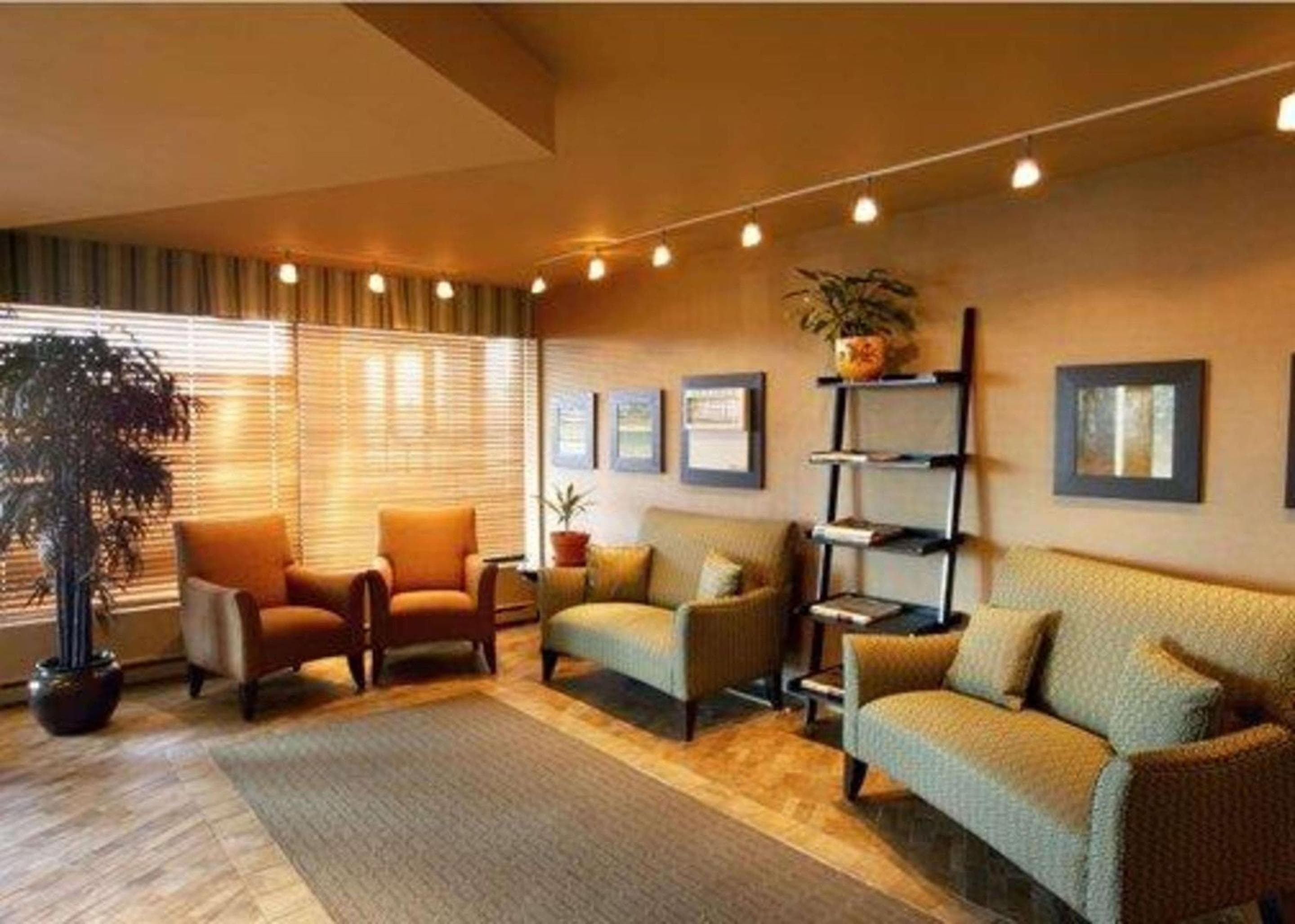 Quality Inn & Suites P.E. Trudeau Airport