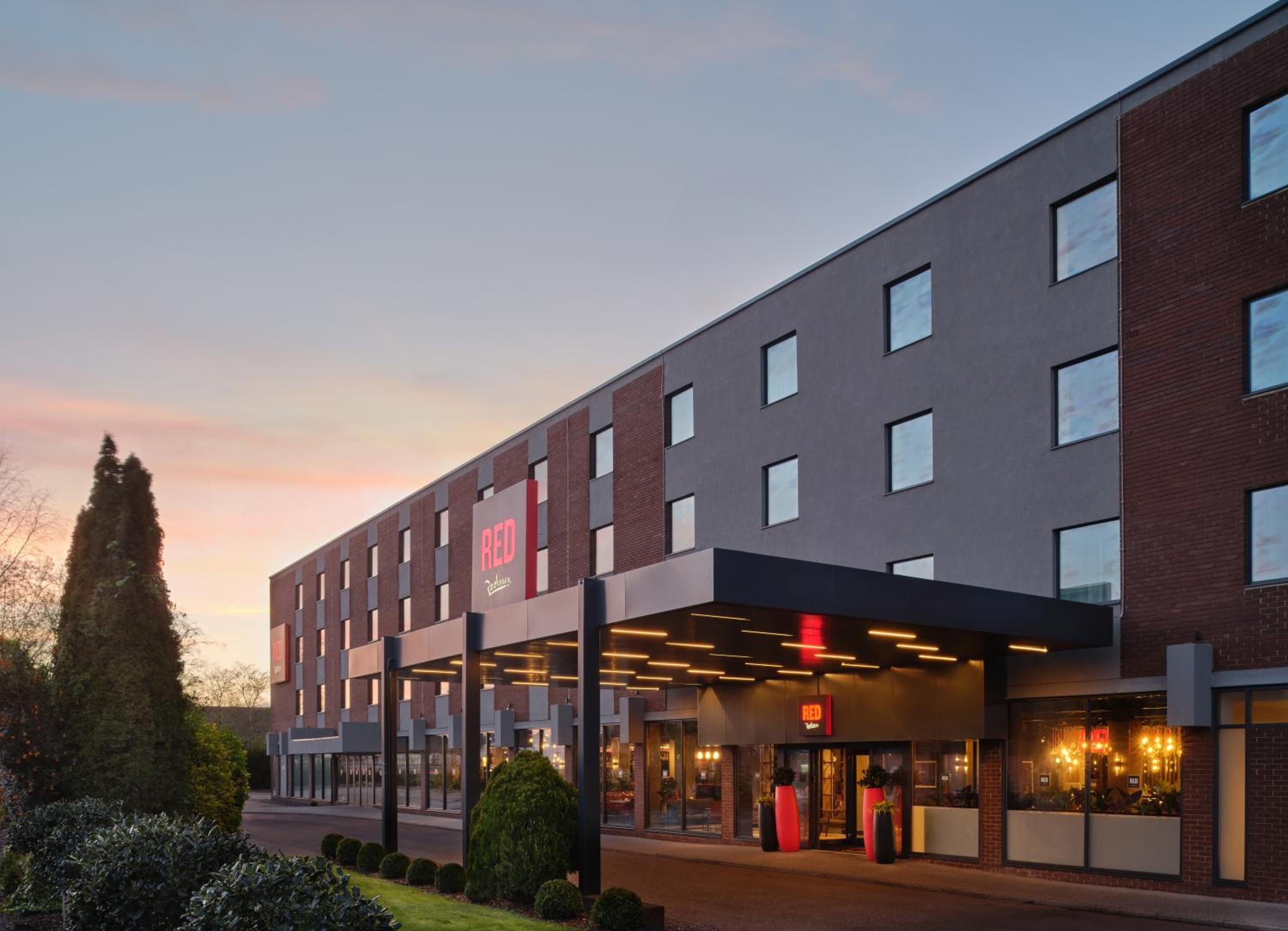 Radisson RED London Gatwick Airport
