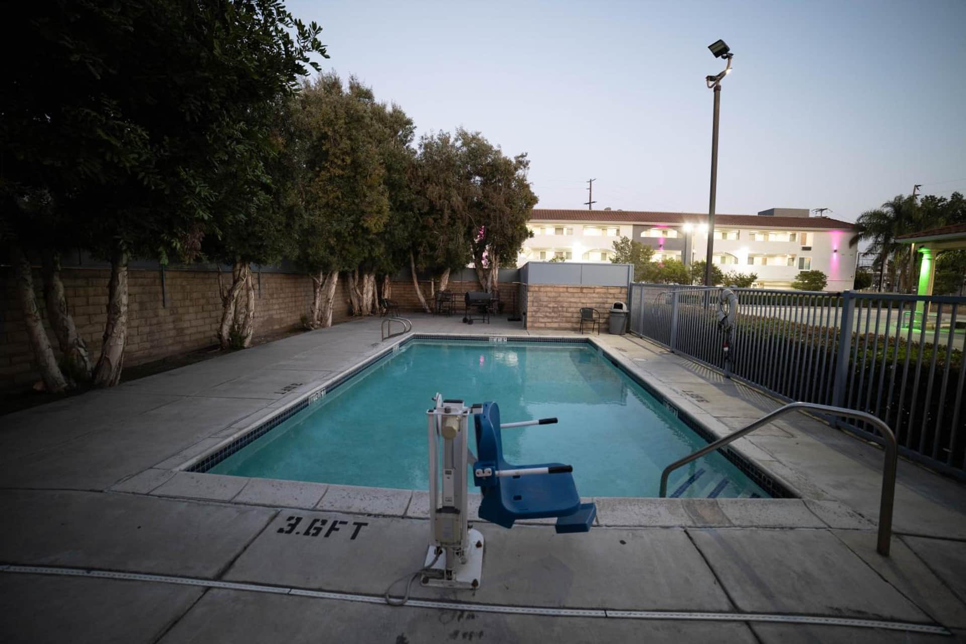 Mid City Inn & Suites Pico Rivera