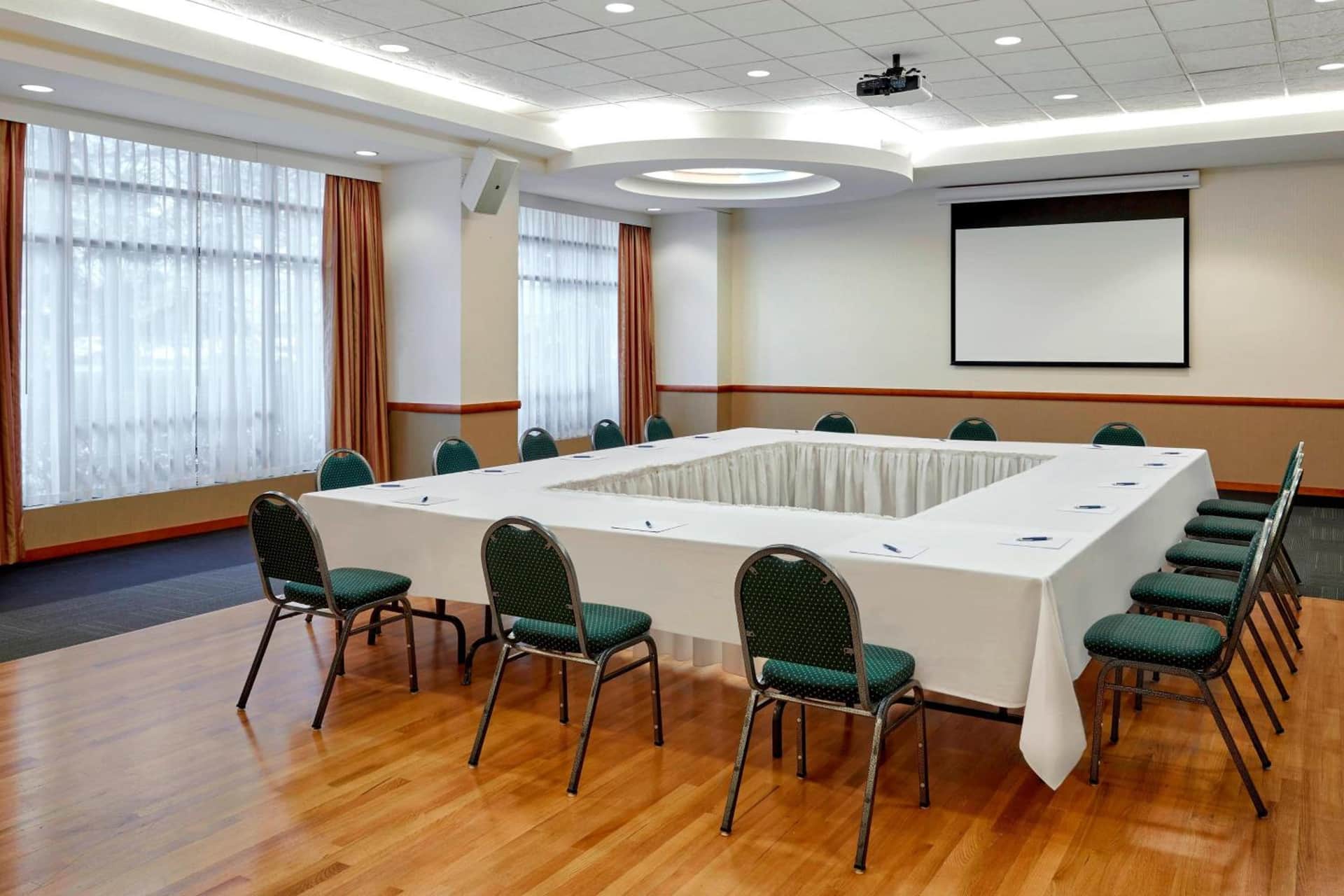 Grand Park Hotel Vancouver Airport, Ascend Hotel Collection