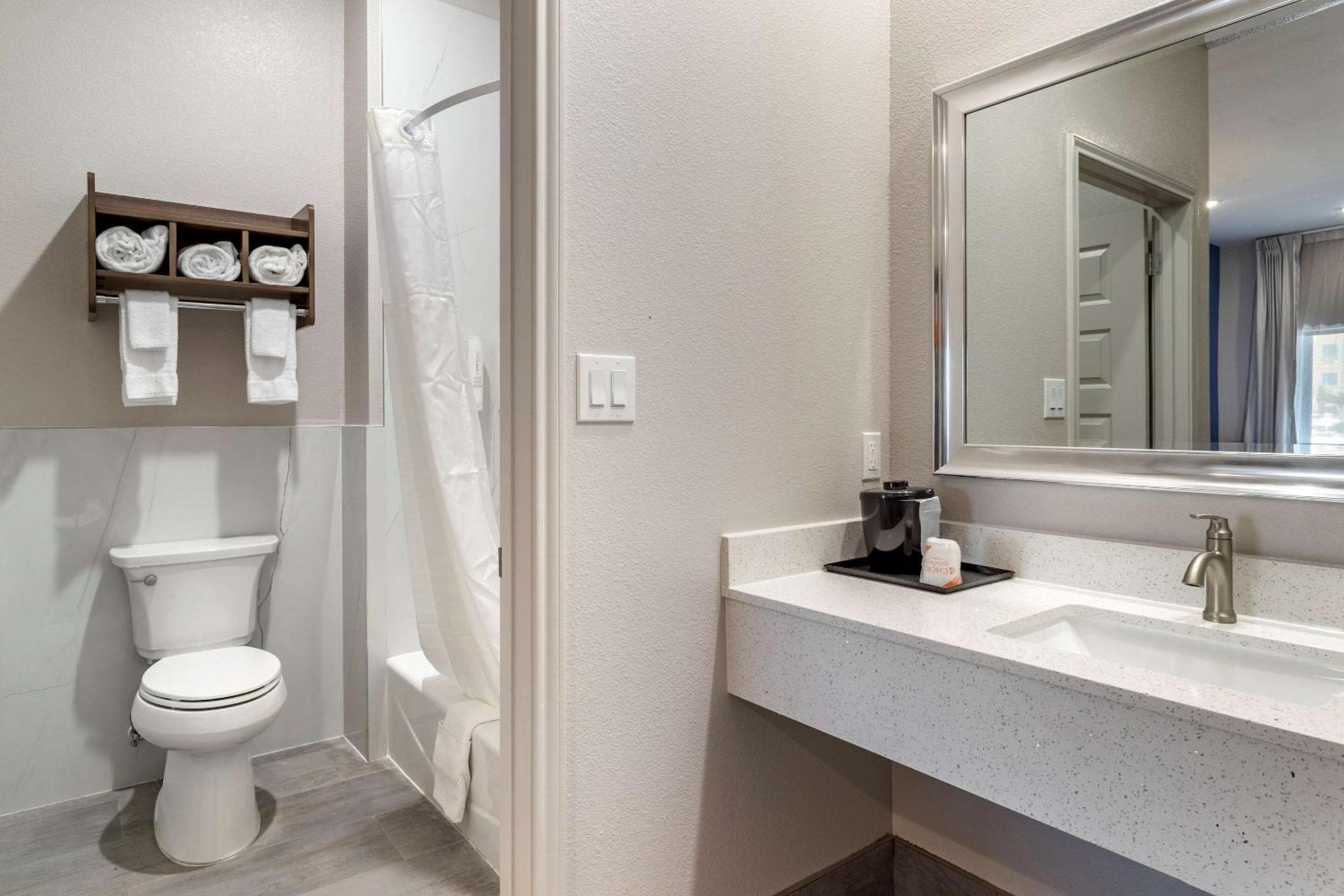 Clarion Pointe Port Arthur-Beaumont South