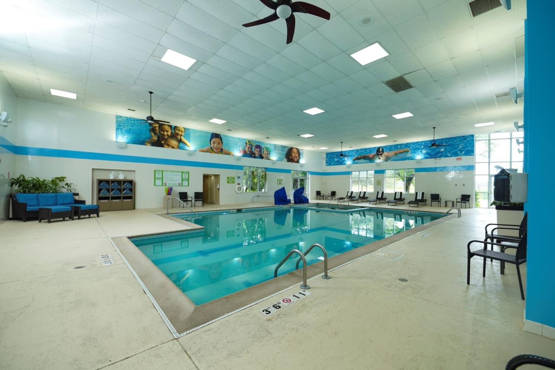 Holiday Inn & Suites Chicago-Carol Stream Wheaton, an IHG Hotel