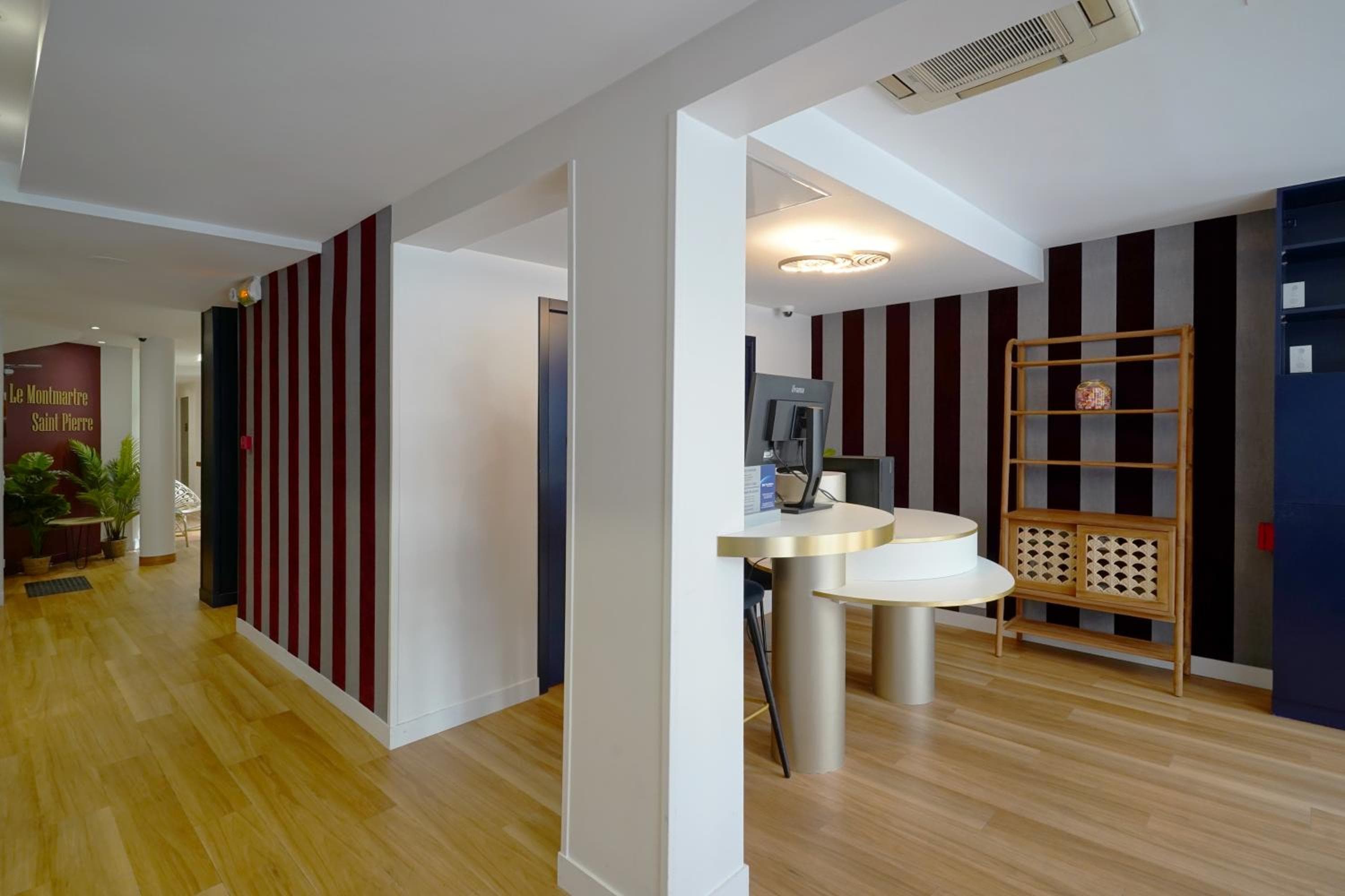 Hotel Le Montmartre Saint-Pierre