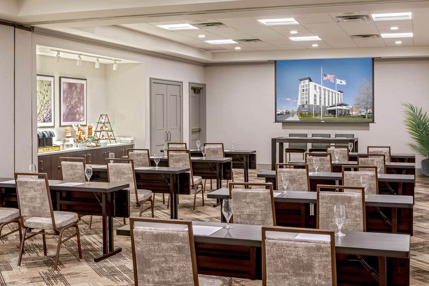 DoubleTree by Hilton Boston Logan Airport Chelsea