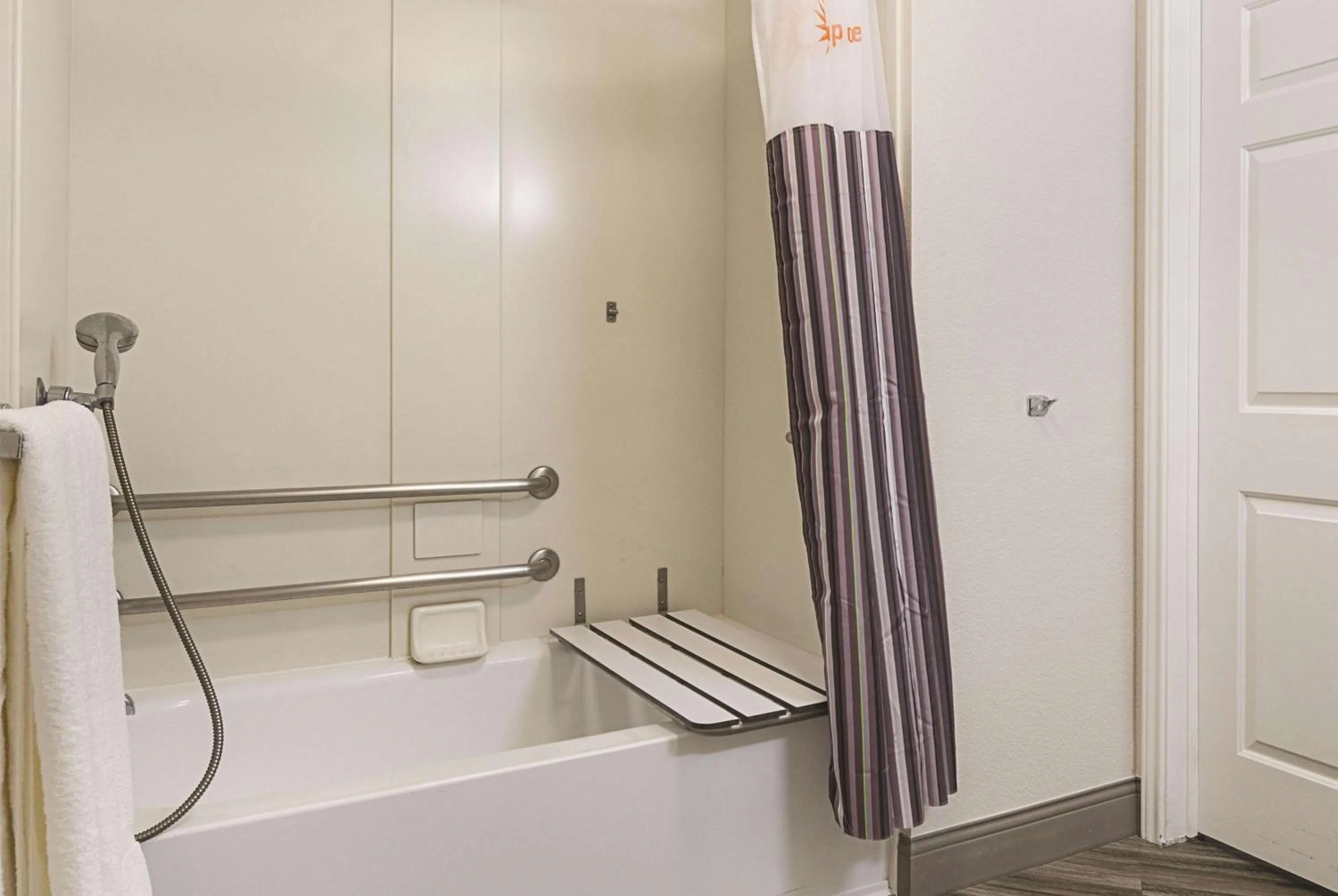 La Quinta Inn & Suites by Wyndham Ontario Airport