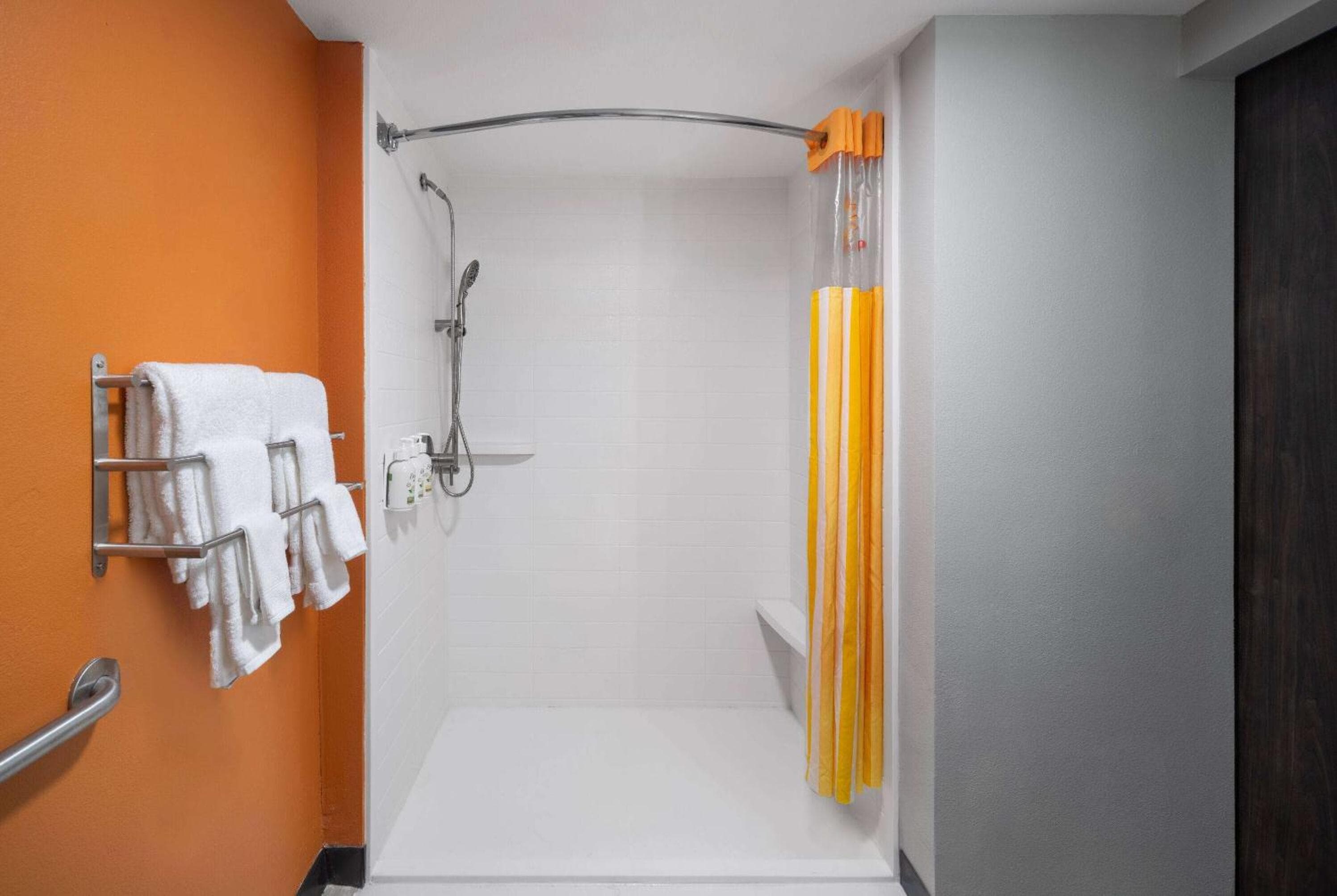 La Quinta Inn & Suites by Wyndham Greensboro NC