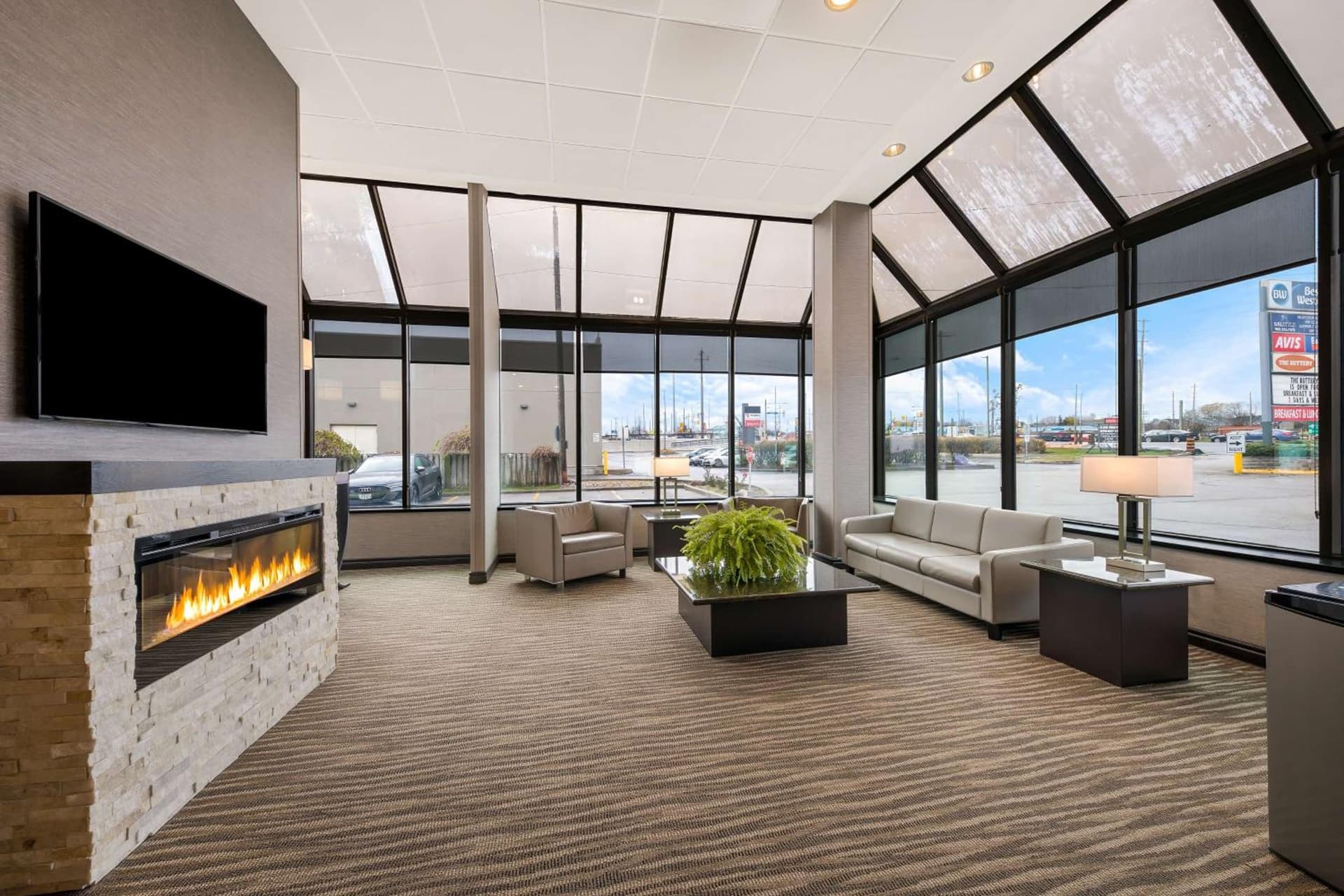 Best Western VOYAGEUR PLACE HOTEL