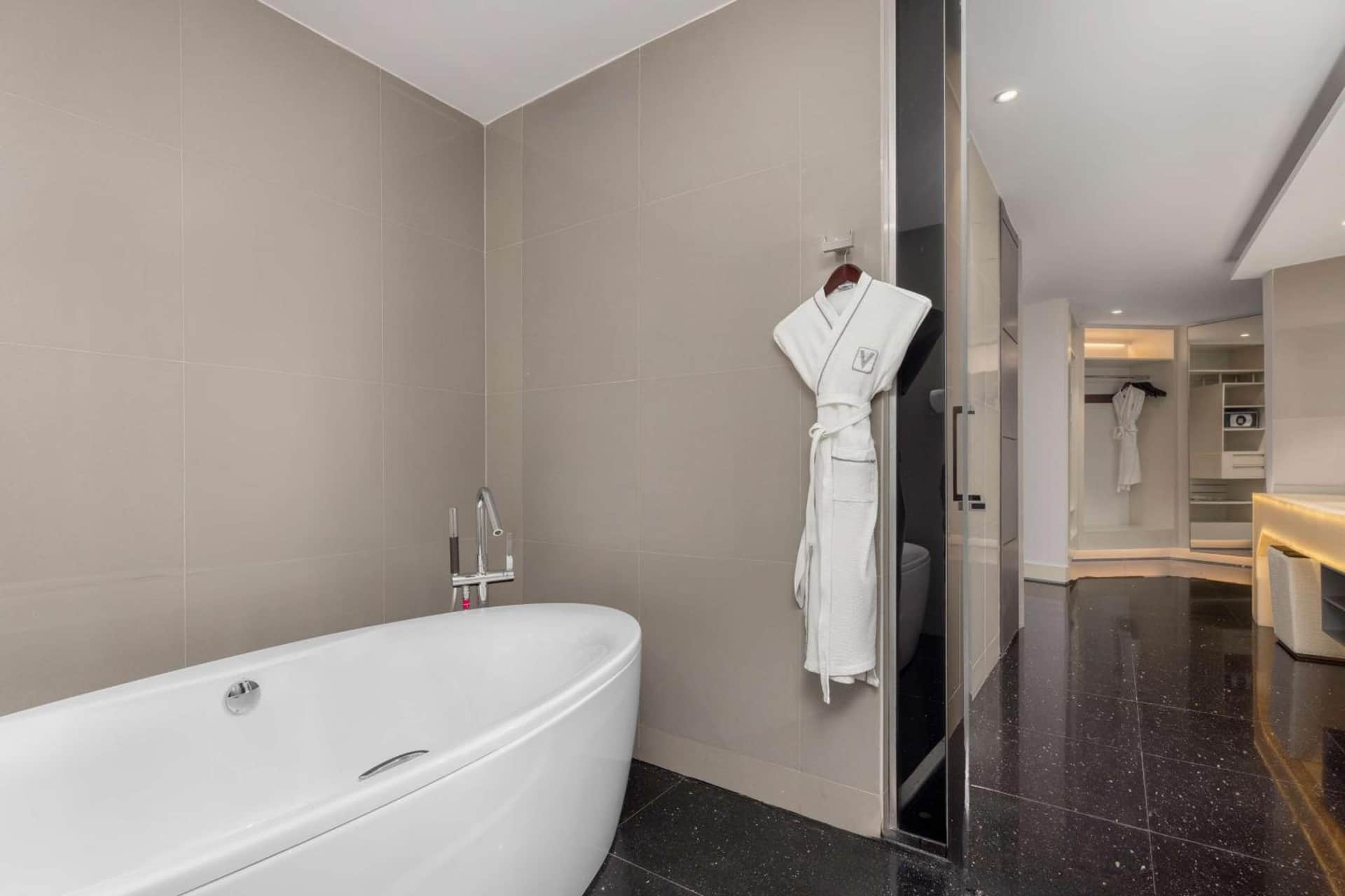V Hotel Dubai, Curio Collection by Hilton